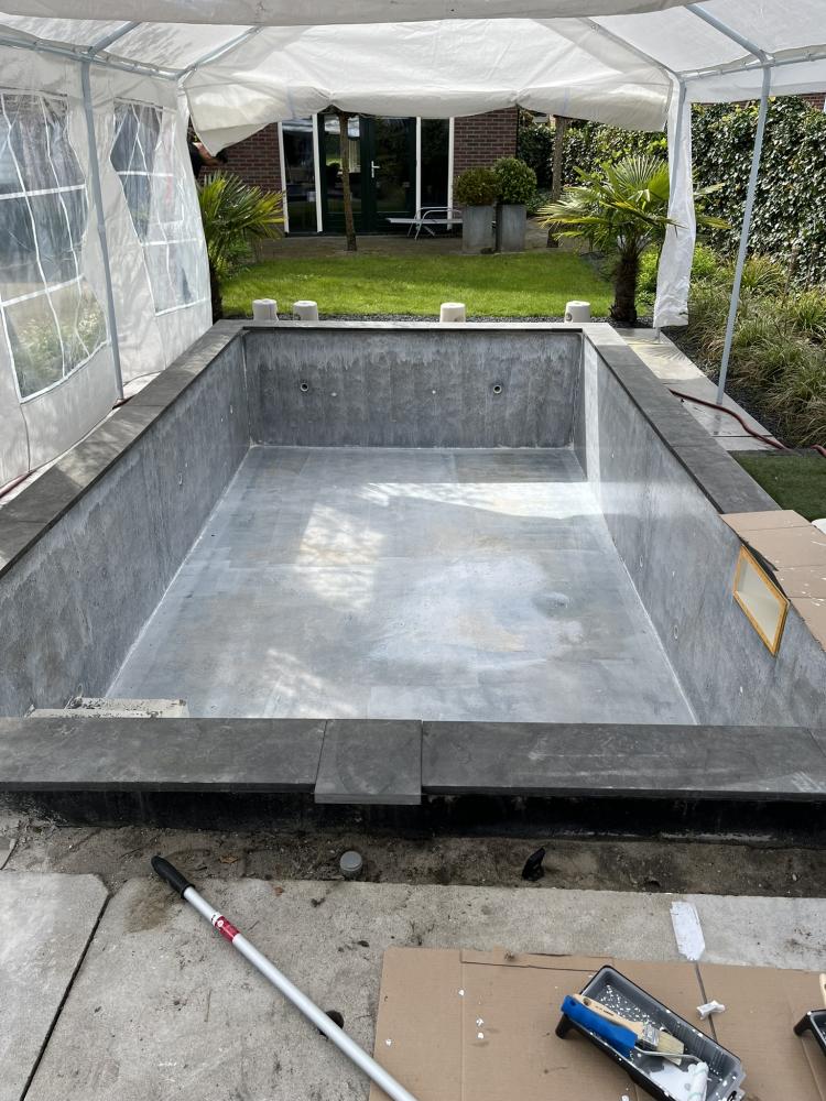 Holdbar zwembadcoating aanbrengen